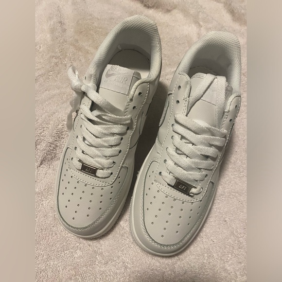 Nike size 7 - Picture 1 of 3
